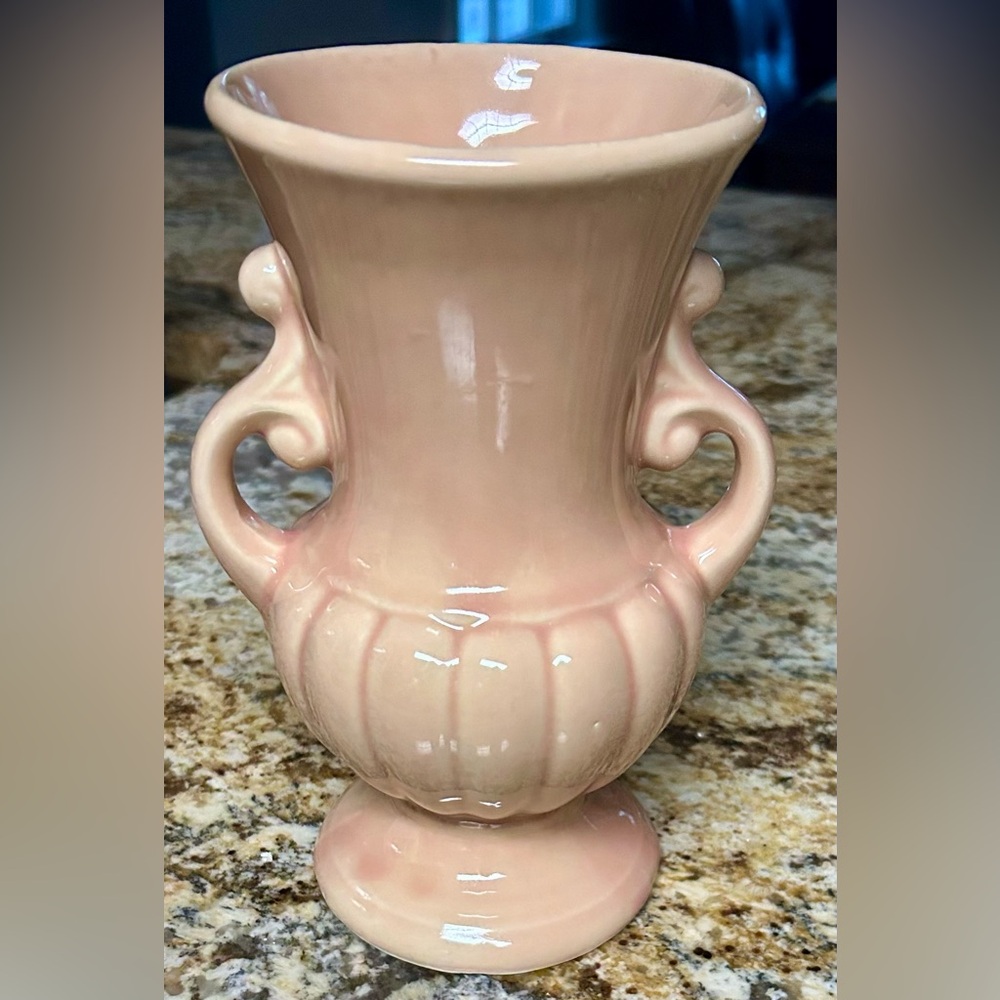 VINTAGE MCM USA SHAWNEE? POTTERY VASE URN LIGHT PINK CORAL 8” 1950’s EXCELLENT!